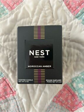 NEST Fragrances Moroccan Amber Candle — Black with Gold and Purple Accents